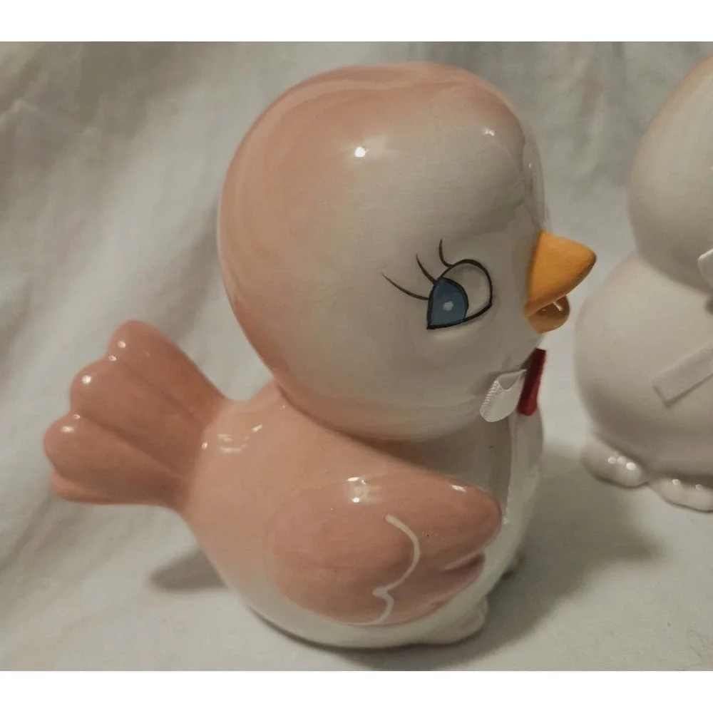 Vintage-Style Ceramic Love Birds Figurines – Pink & White –‎ Set of 2